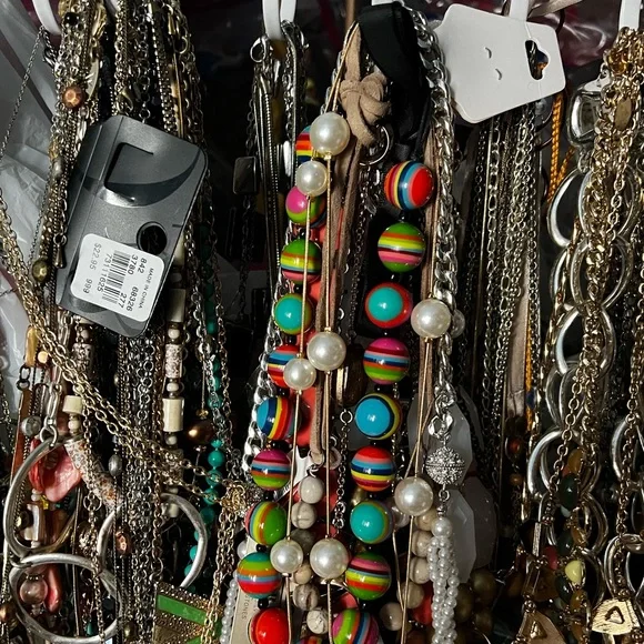 3Lbs of Necklaces Vintage to now . All wearable. ‼️A few bundles available ‼️ - Picture 4 of 11